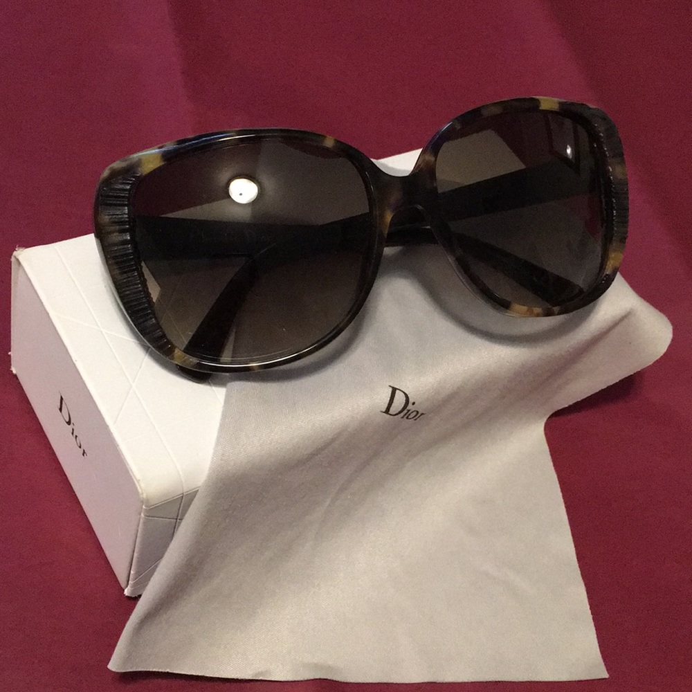 DIOR